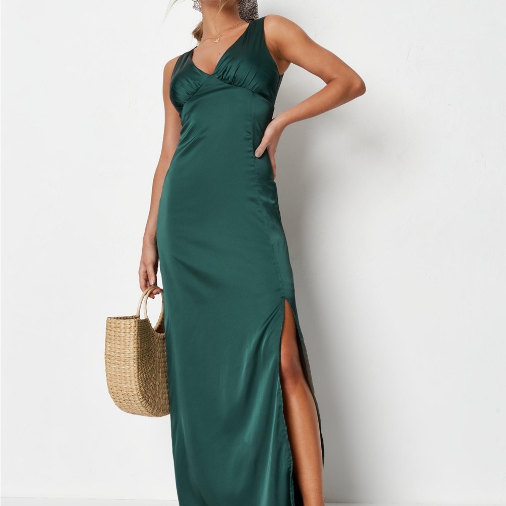 GATHERED RUCHED BUST SATIN DRESS
DARK GREEN